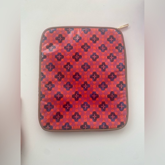 SUNDAY SALE! 🎉🌸 Tory Burch iPad Holder w/ Gold Hardware 9x10 Inches - Picture 7 of 7